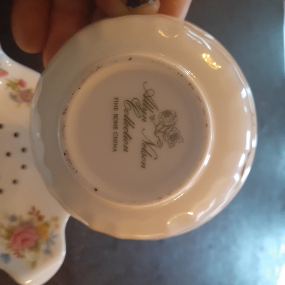 GORGEOUS Allyn Nelson Bone China Tea Bag or Lemon Strainer Basket Spoon & Cup. - Picture 4 of 6